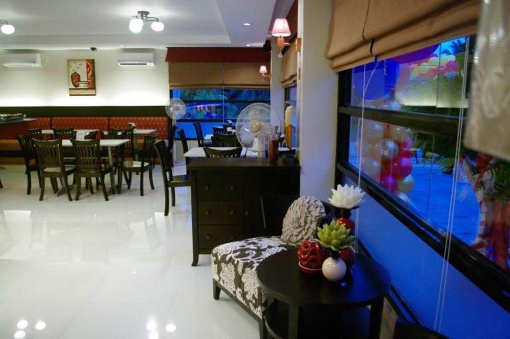 The Red Palm Suites And Restaurant Butuan City Εξωτερικό φωτογραφία